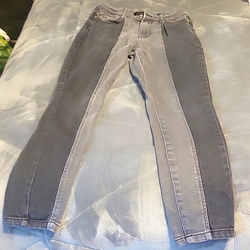 Kendall & Kylie Two Toned Jeans Size 3/26